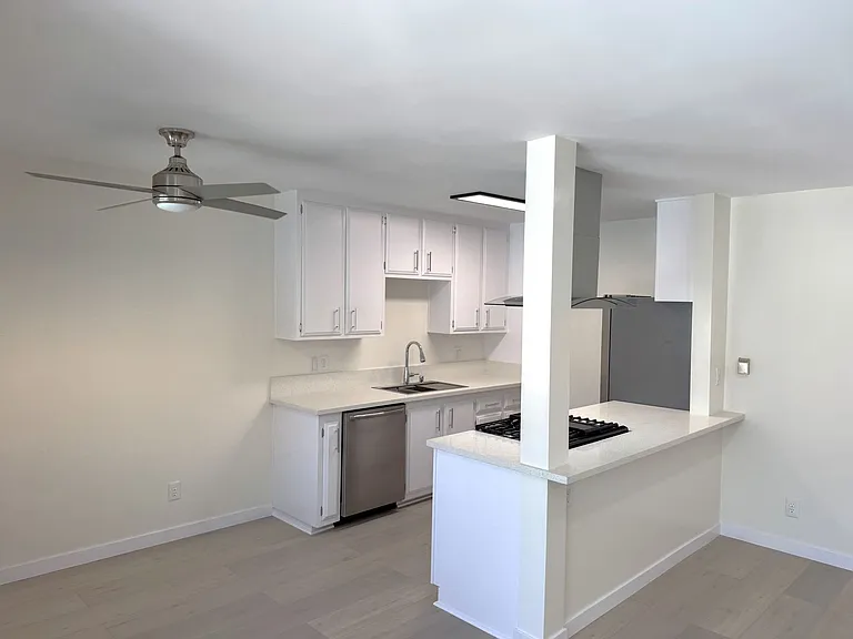 8634 Falmouth Ave — Photo 4