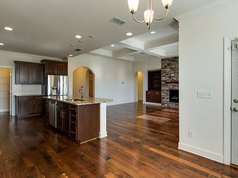1205 Cressy Ln — Photo 13