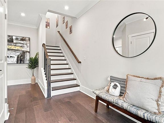2nd image of 2054 Cortland Rd