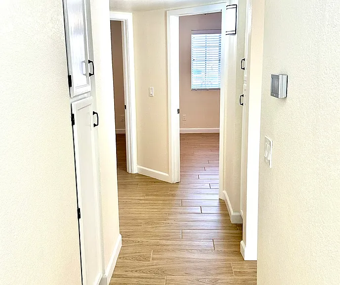 146 W Ivyglen St — Photo 14
