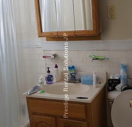 3rd image of 63 Woodstock Ave APT 1