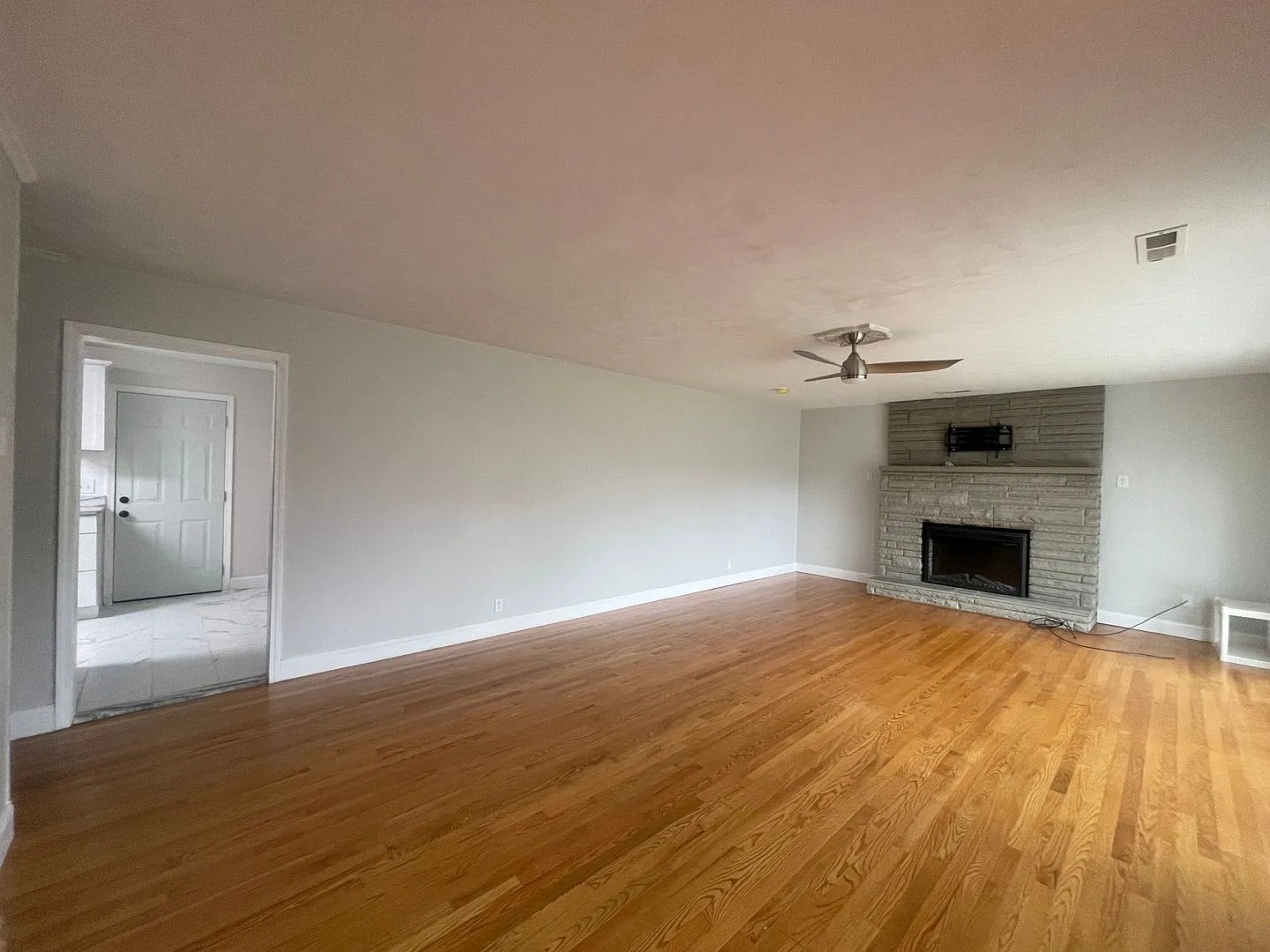 3 bedroom 1 bath — Photo 3