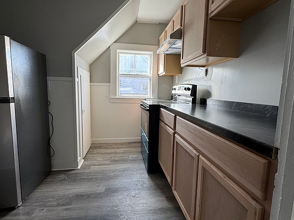 3rd image of 99 Ash St #1