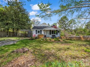 961 Mid Allen Rd, Hendersonville, NC 28792
