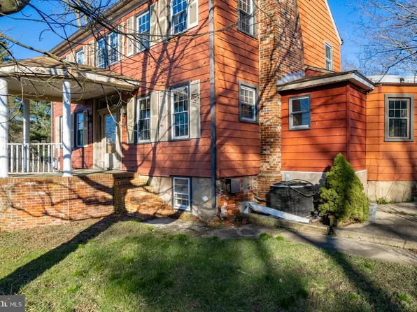 36 Chesterfield Rd, Columbus, NJ 08022