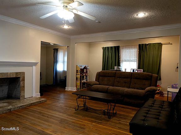 5th image of 1327 Lee St