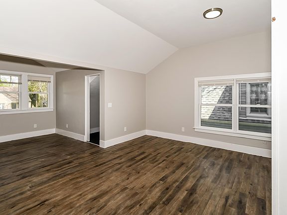 3rd image of 716 W Meadows Pl