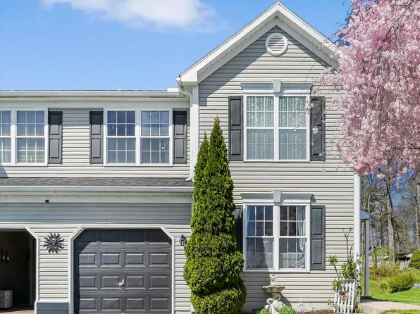 1054 Alexander Dr, Temple, PA 19560