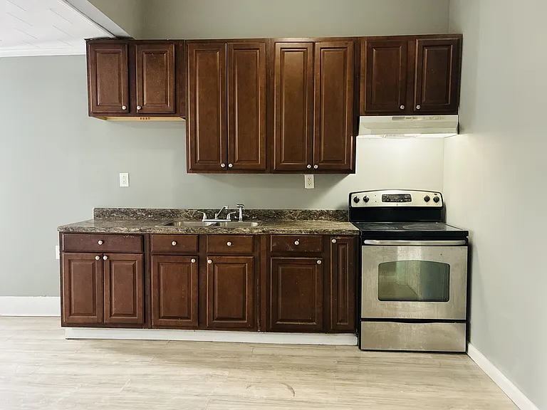 910 Walnut St — Photo 4