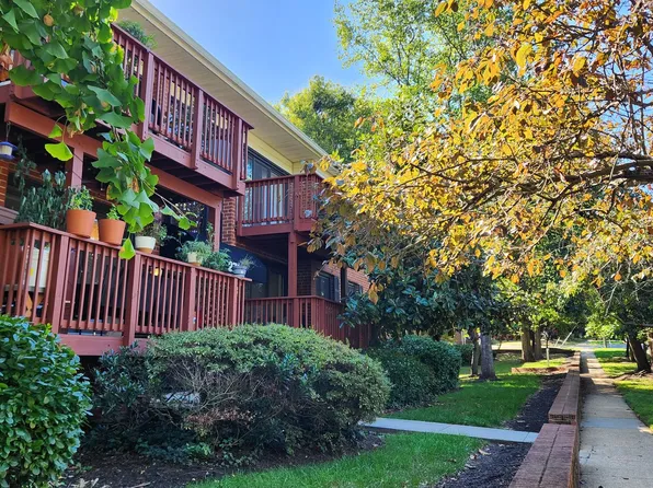 2700 Dartmouth Rd APT 8, Alexandria, VA 22314