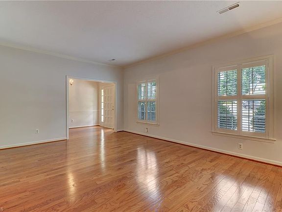4th image of 20 Fountain Manor Dr Unit B