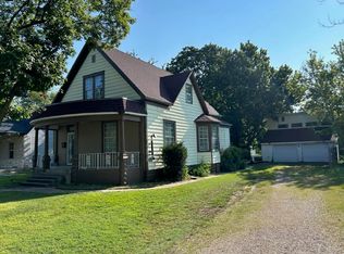 607 7th St, Monett, MO 65708