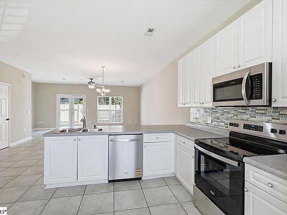 4th image of 30 Ridgestone Cir