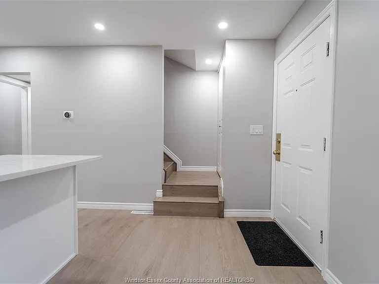 5414 Lassaline Ave — Photo 5