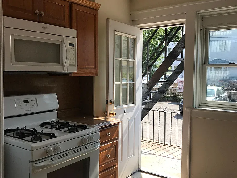 1170 Kenmore Ave #4 — Photo 16