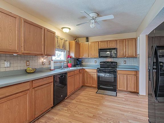 5th image of 451 Millett Dr