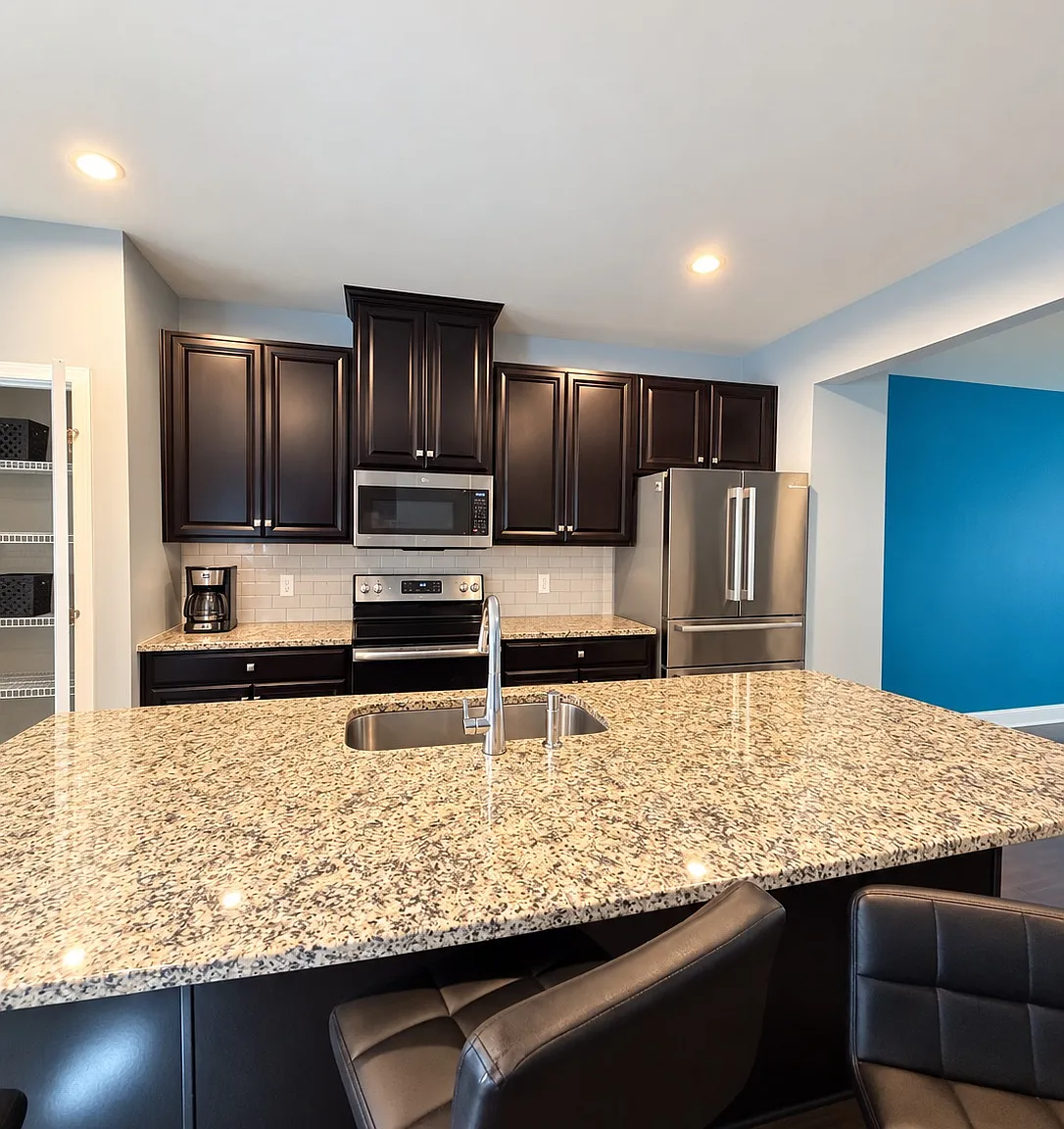 3 bed, 2.5 bath, 2016 sqft, $3,500 — Photo 4