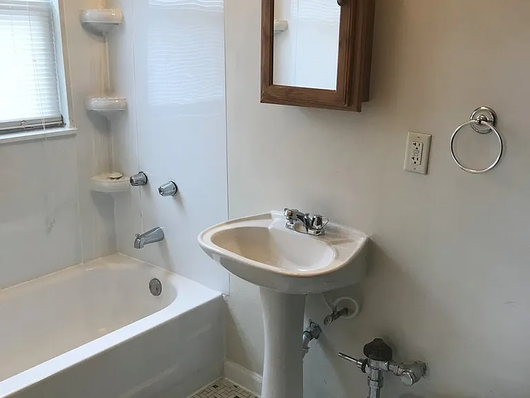 Barrington Apartments — Photo 18