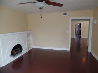 2nd image of 6049 N Claremont Ave APT 2
