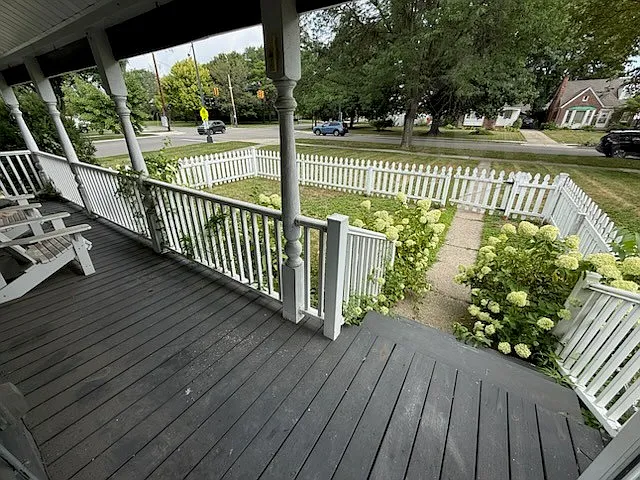 3 bed, 2.5 bath, 1351 sqft, $2,000 — Photo 3