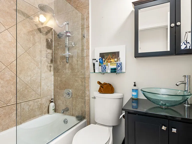 104 W Oak St #4 — Photo 9