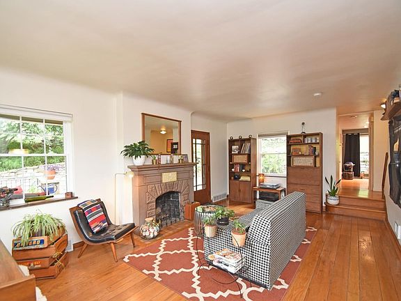 3rd image of 1031 Clifton Hills Ave