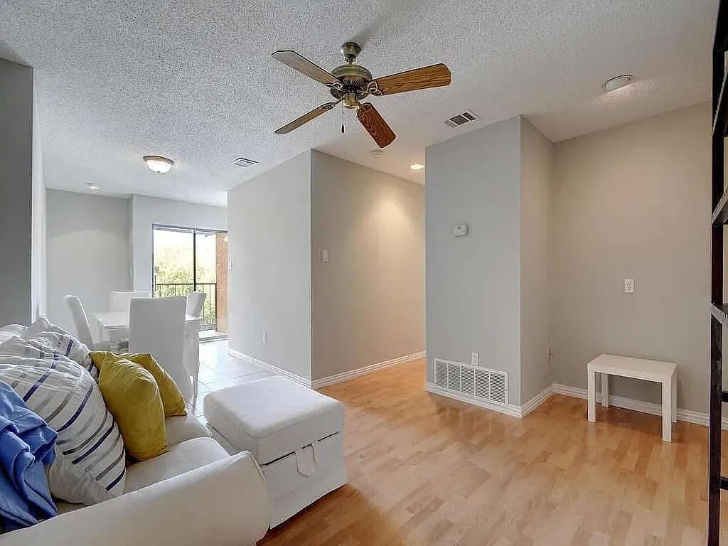 2 bed, 785 sqft, $1,795 — Photo 1