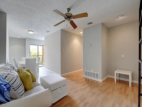 2409 Leon St #207 Photo 1