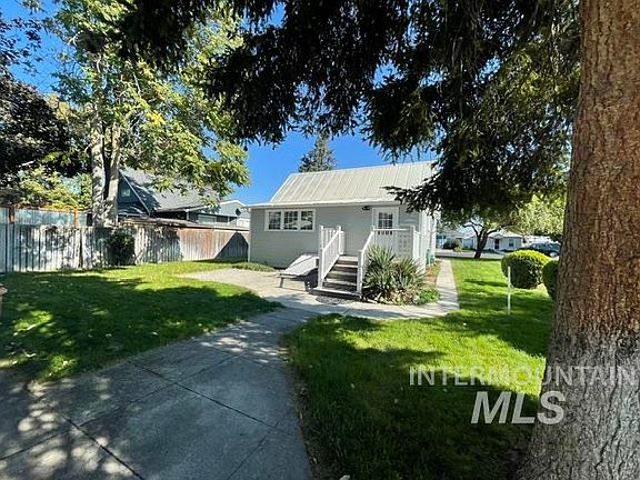 2nd image of 636 2nd St