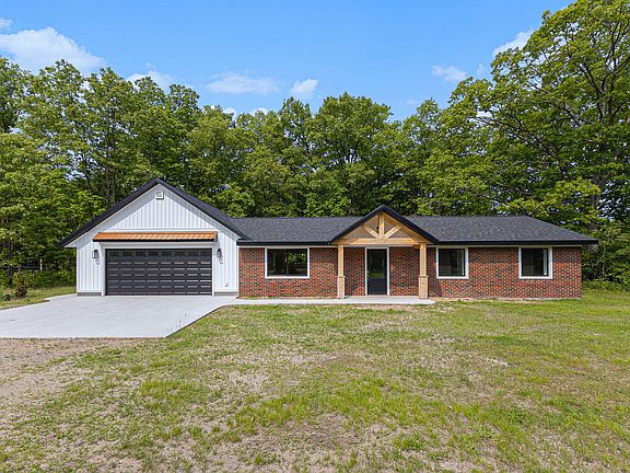 2nd image of 2051 Russell Rd