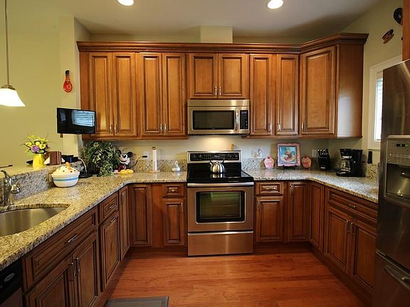 3rd image of 1701 Dogwood Cir #1701