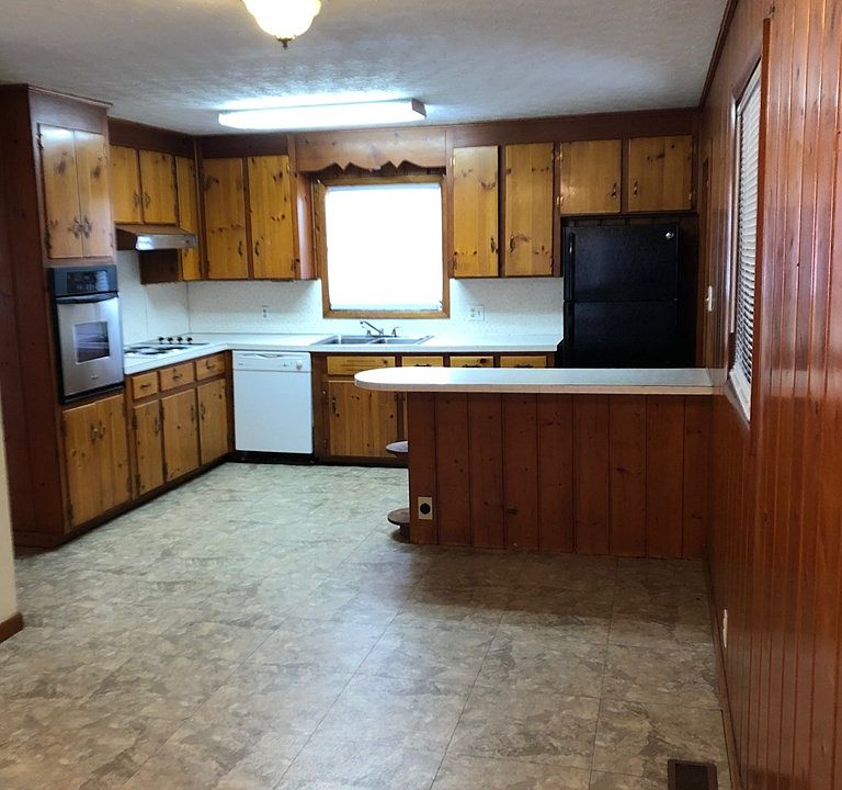 2nd image of 710 Willow Ct