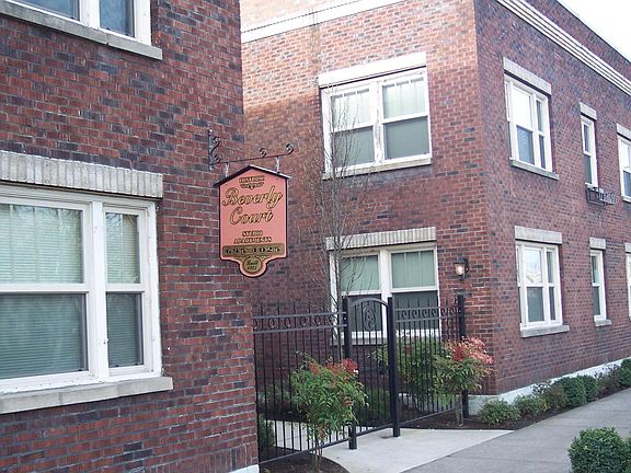 2nd image of 511 W Evergreen Blvd