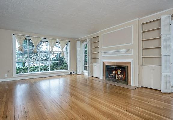 2nd image of 11544 Greenwood Ave N #0