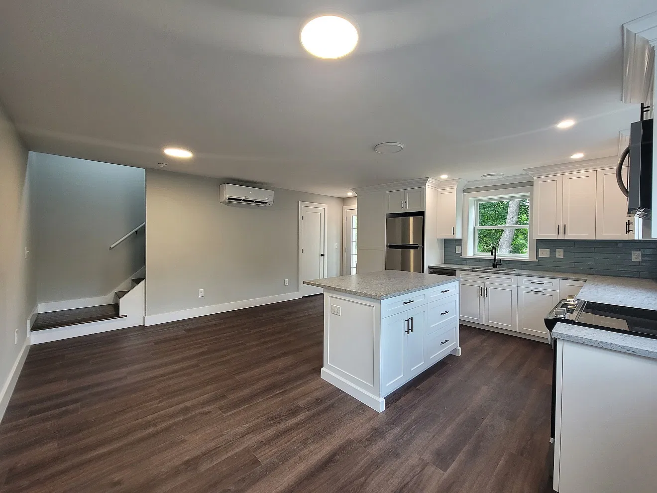 1 bed, 1.5 bath, 850 sqft, $3,000 — Photo 4