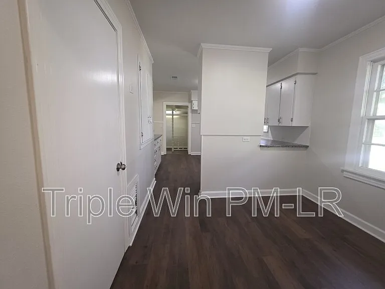 318 W Bell St — Photo 33