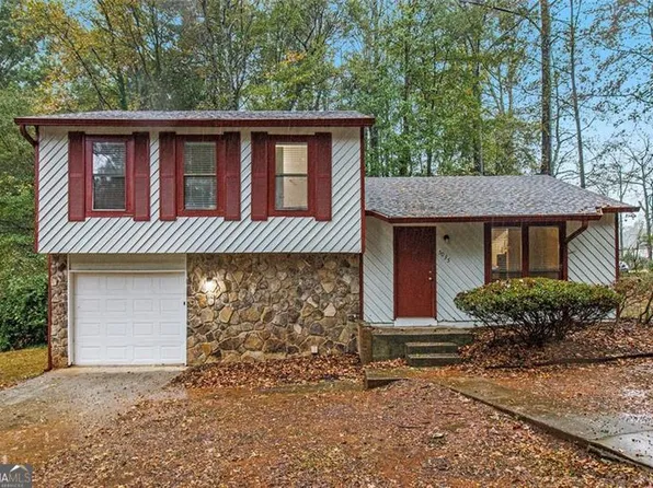 5035 Fairforest Dr, Stone Mountain, GA 30088
