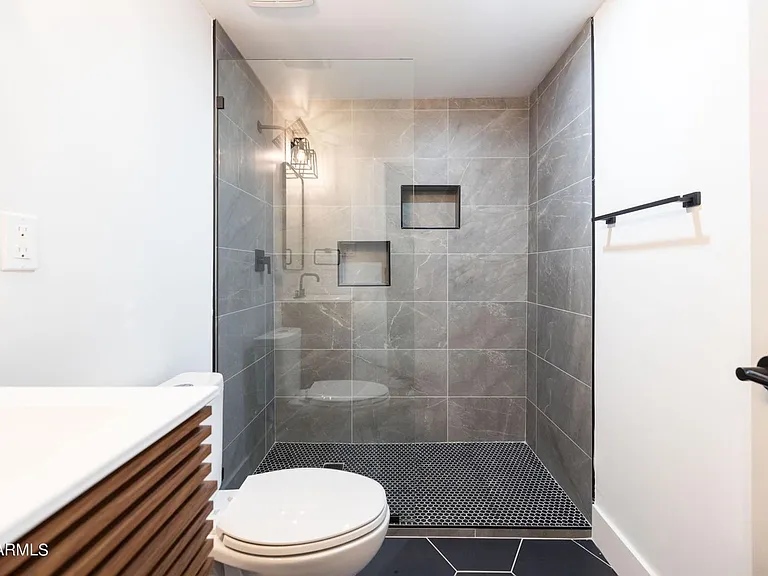 326 N 17th Dr — Photo 55