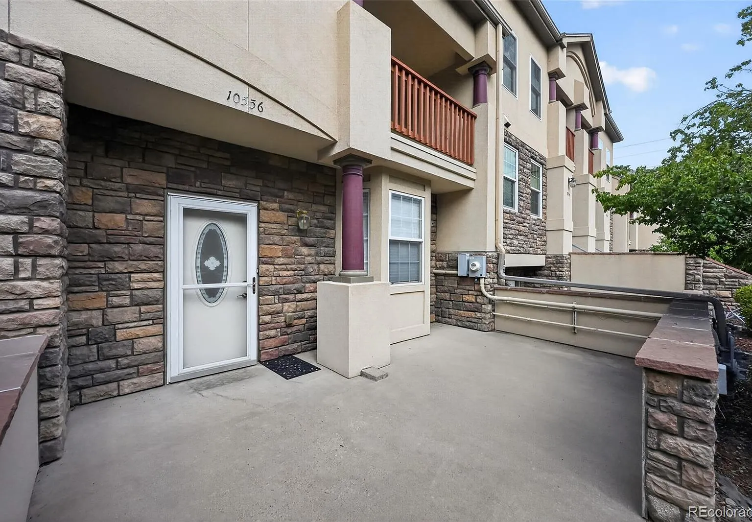 2 bed, 2.5 bath, 1490 sqft, $2,300 — Photo 2