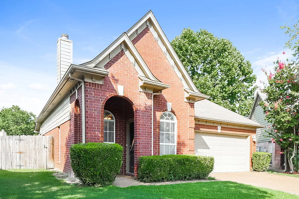 3 bed, 2.0 bath, 1515 sqft, $1,695 — Photo 3