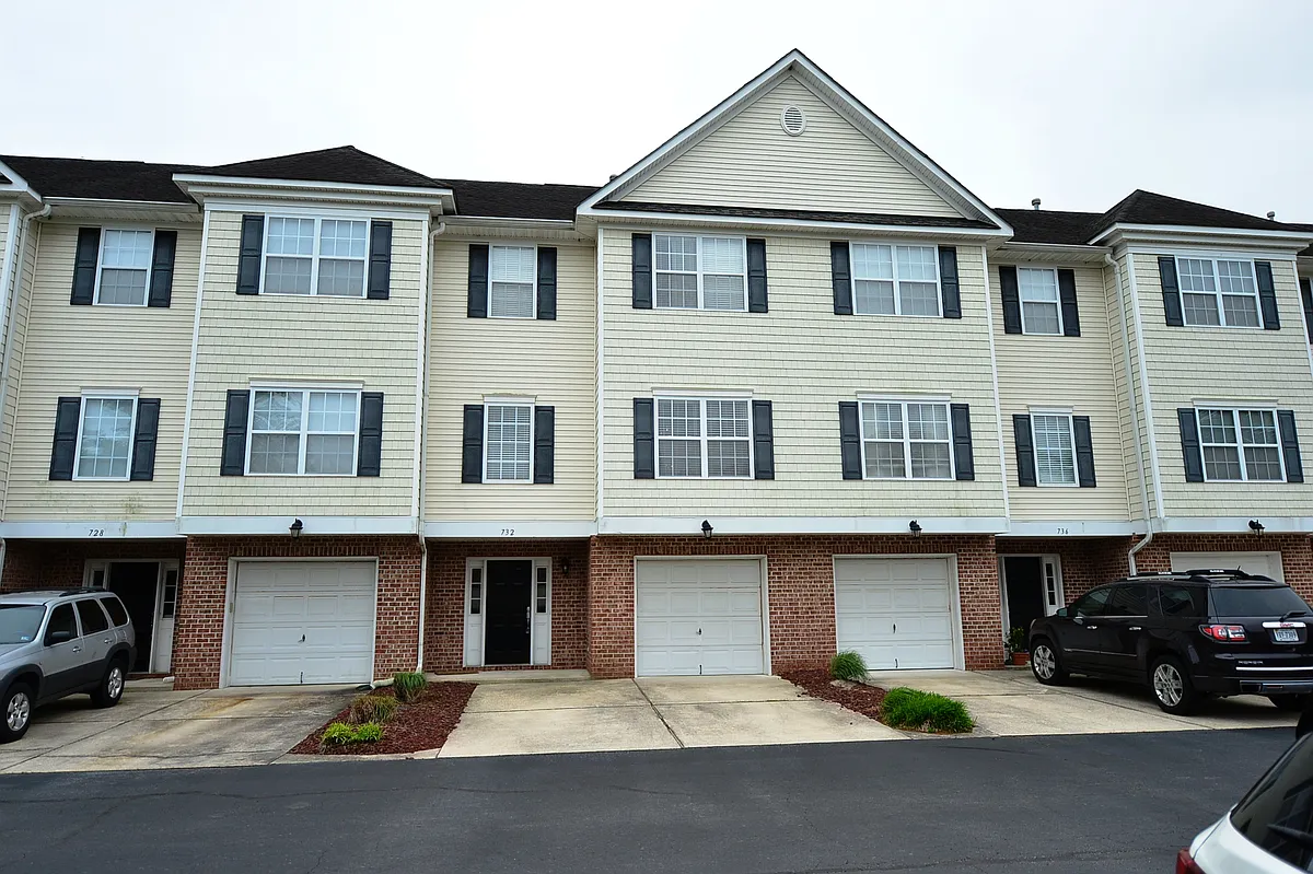 Building Photo - 732 Sequoia Way