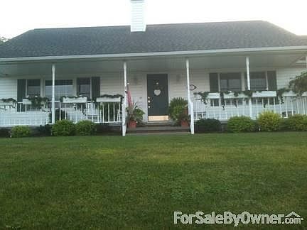 lush yard
						:
						watch the glidders soar! you can even buy yourself a ride!! very reasonable!