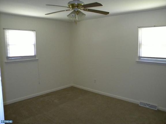 5th image of 13 Bobolink Blvd