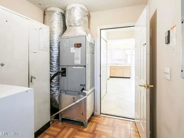 Mud room leading from garage into the kitchen
