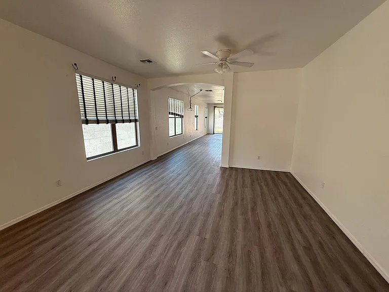3102 W Belle Ave — Photo 4