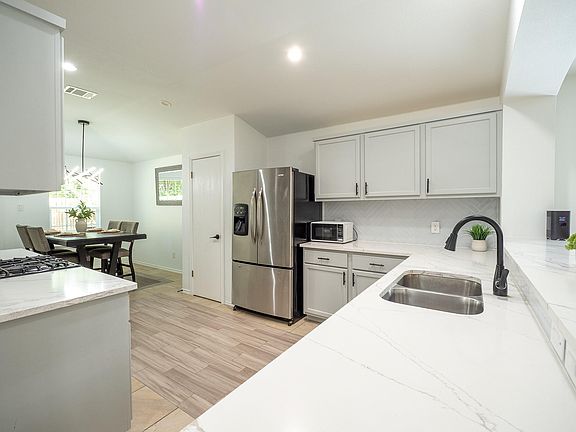 4th image of 3900 Sojourner St