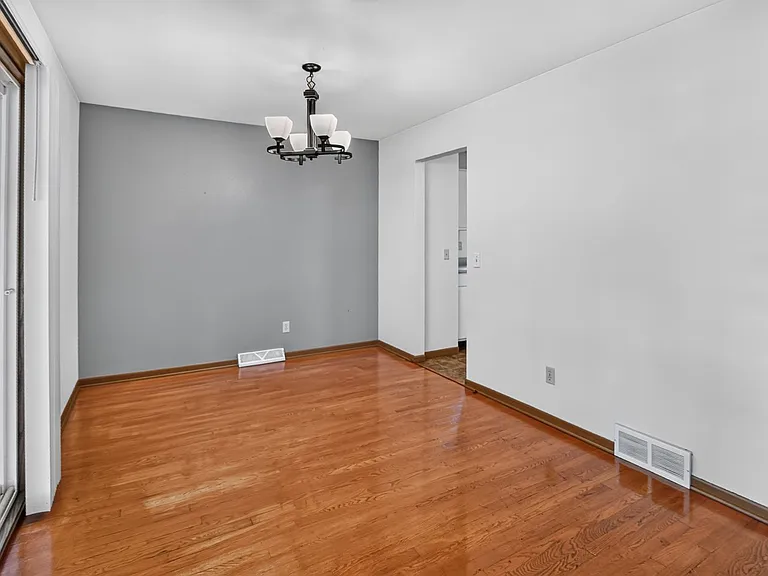 10 Brompton Cir #10 — Photo 16