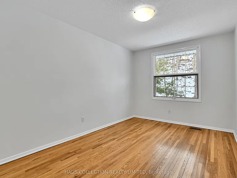 884 Walkley Rd — Photo 30