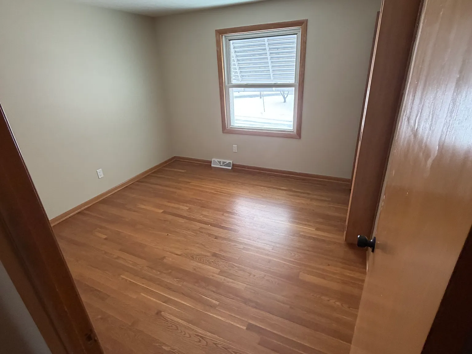 3 bed, 1.5 bath, 1456 sqft, $2,100 — Photo 3
