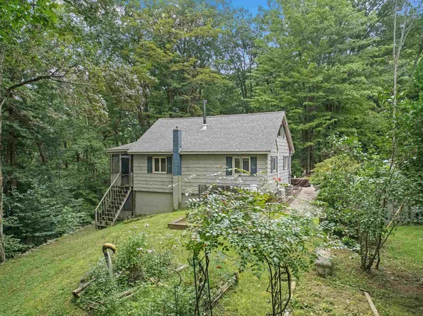 17 Hemlock Street, Hillsborough, NH 03244